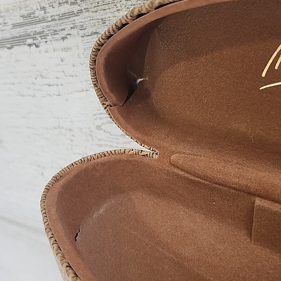 Maui Jim tan straw basket weave look snap close sunglasses case FLAW - Picture 5 of 7